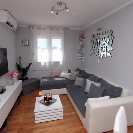 Apartman *Sanja* Omis Omiš Exterior foto