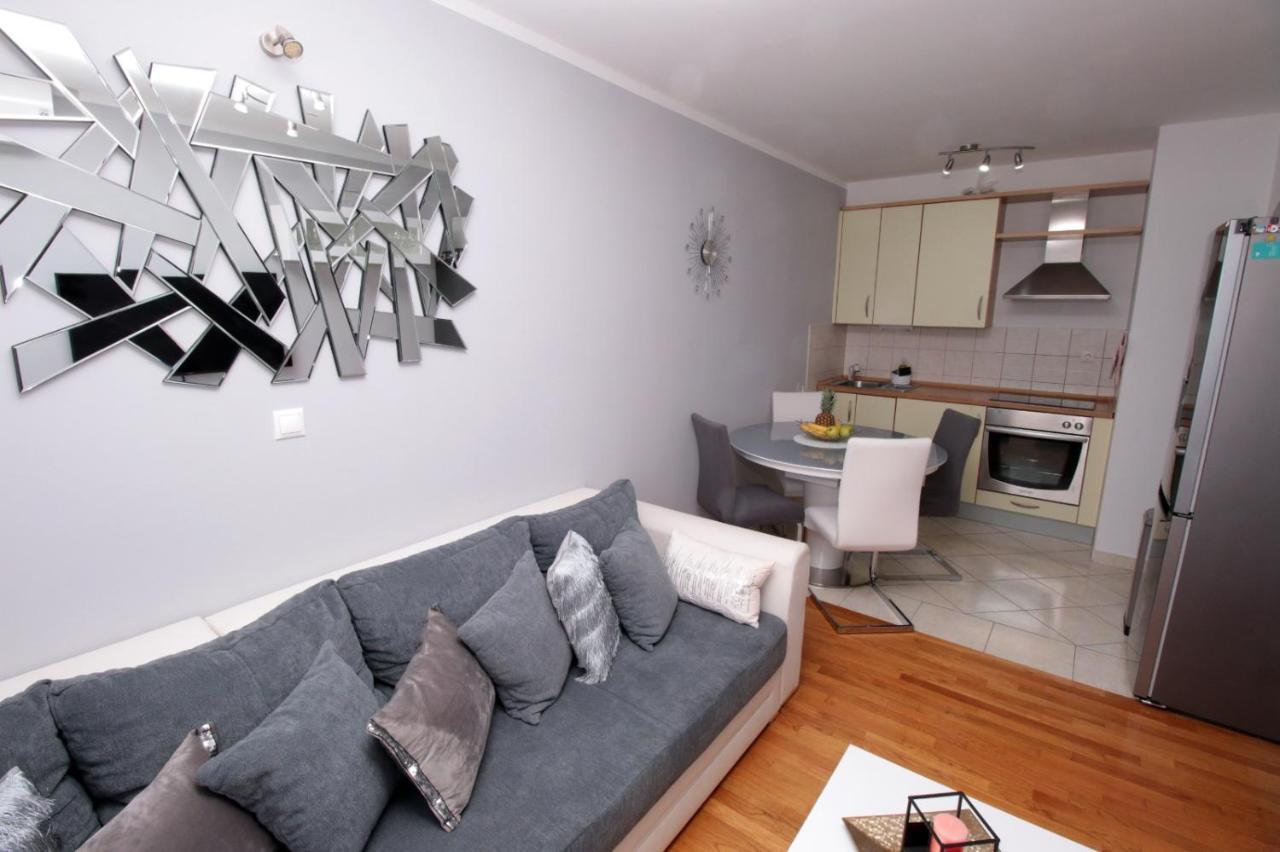 Apartman *Sanja* Omis Omiš Exterior foto