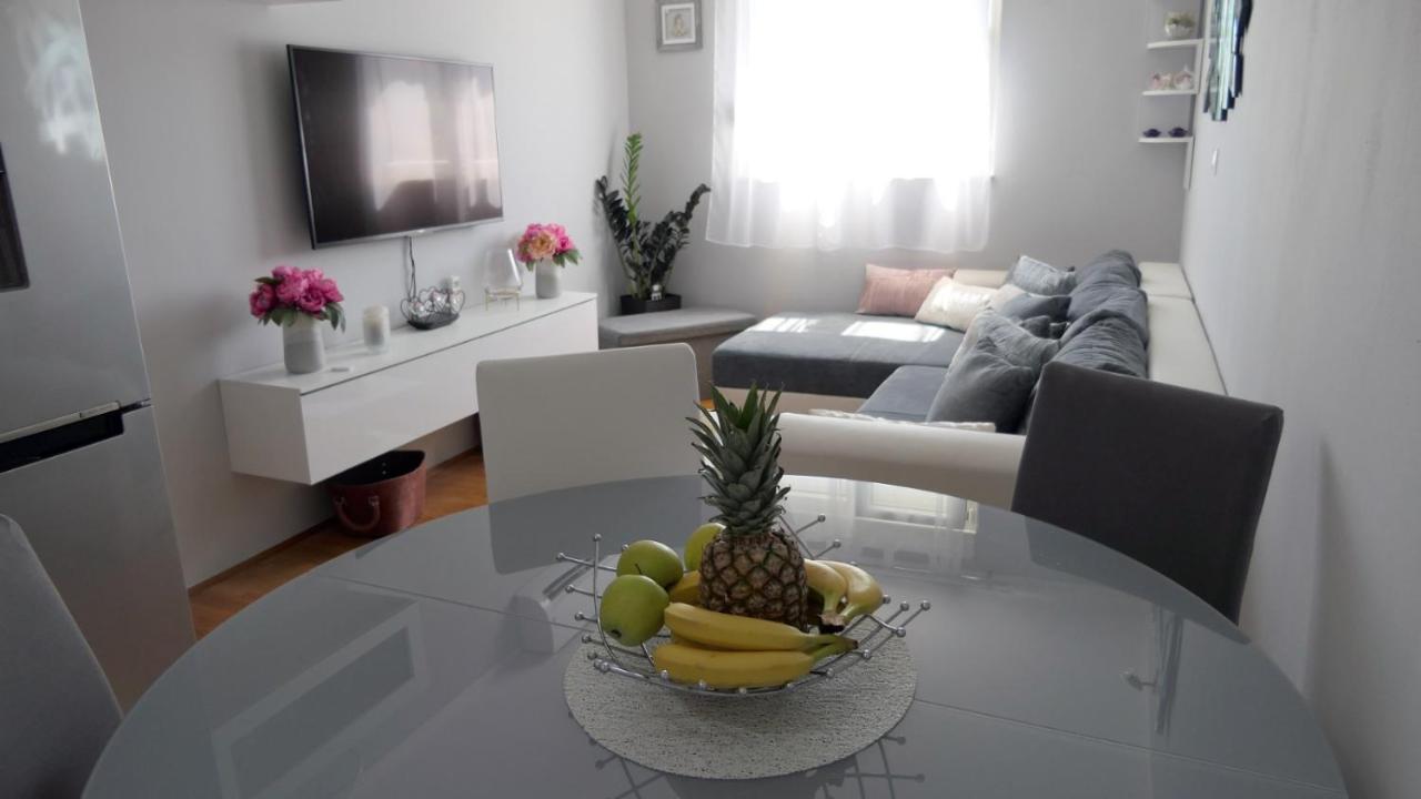 Apartman *Sanja* Omis Omiš Exterior foto