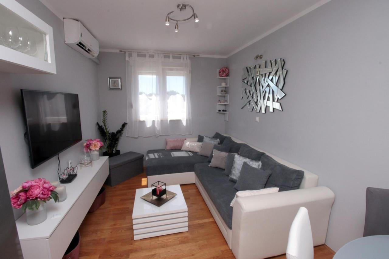 Apartman *Sanja* Omis Omiš Exterior foto