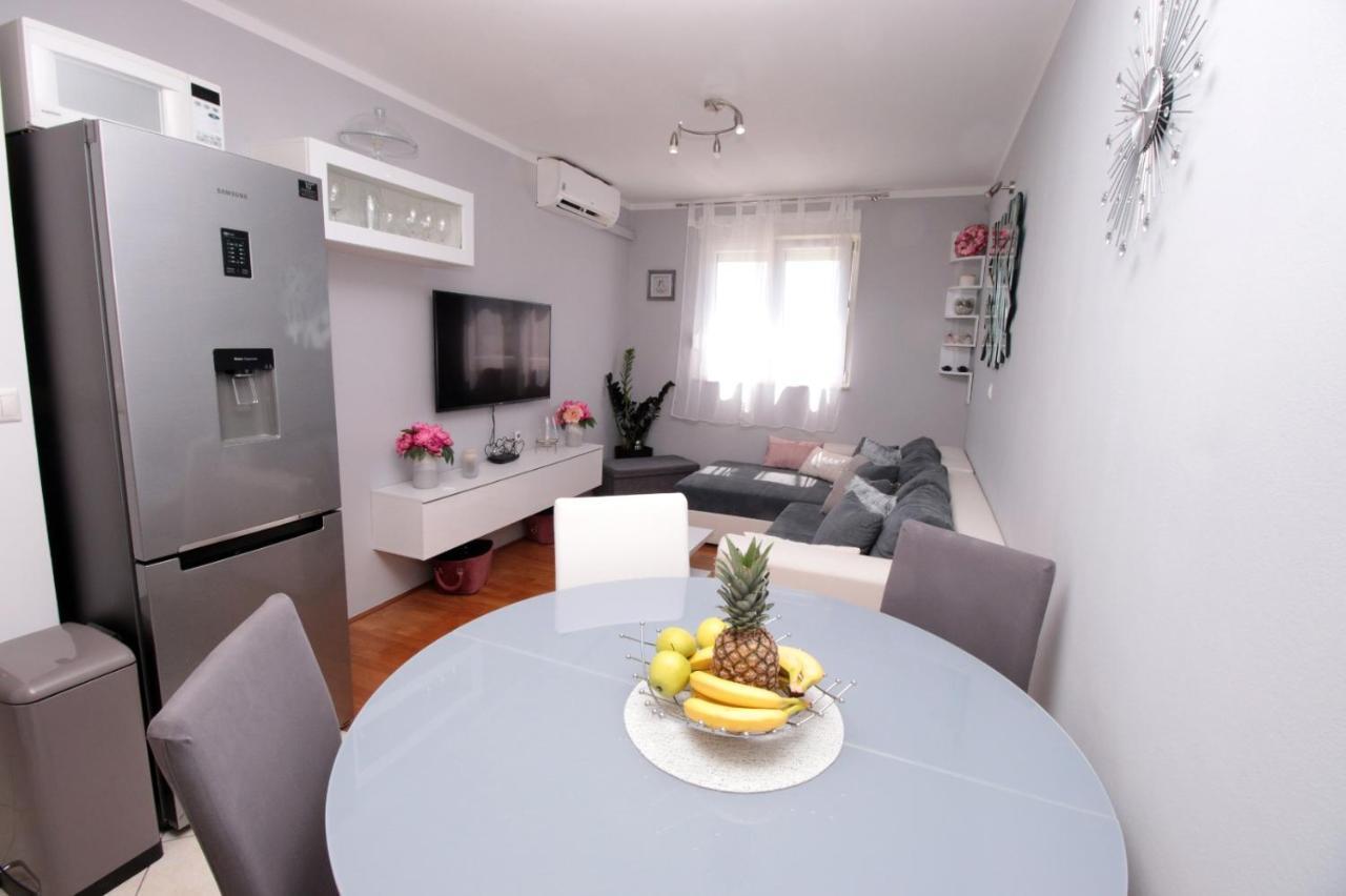 Apartman *Sanja* Omis Omiš Exterior foto