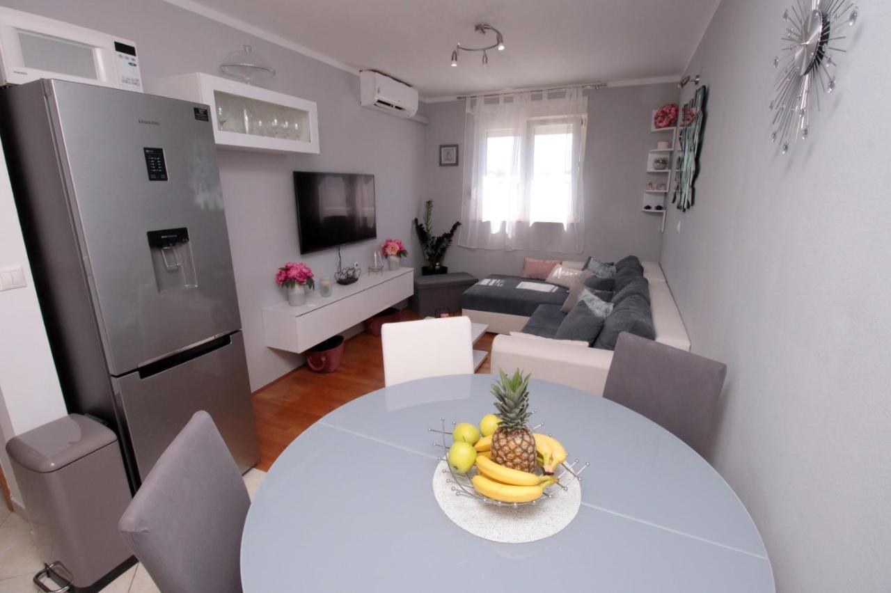 Apartman *Sanja* Omis Omiš Exterior foto