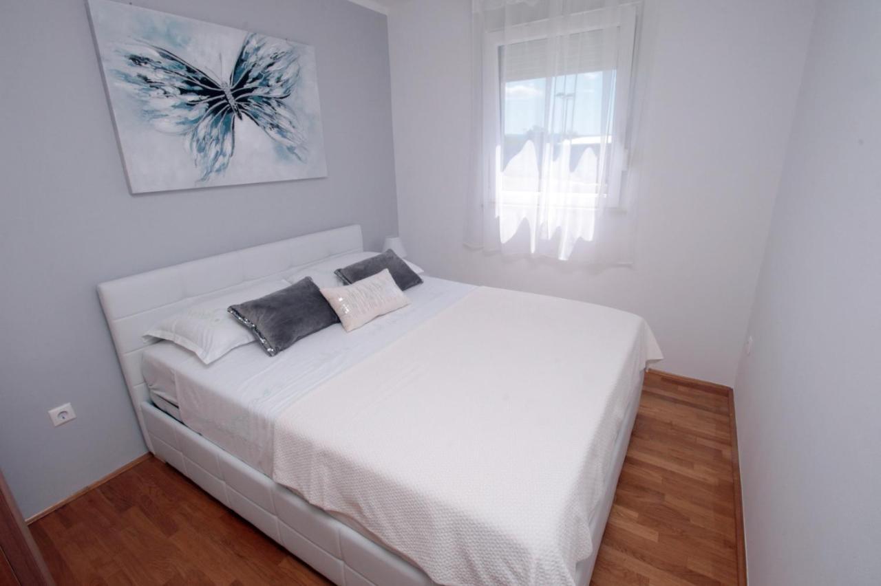 Apartman *Sanja* Omis Omiš Exterior foto